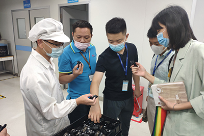 深圳机器人协会考察德创智能制造工厂